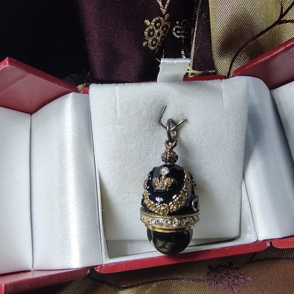 Jewelry - Elegant Royal Crown Russian Egg Pendant!